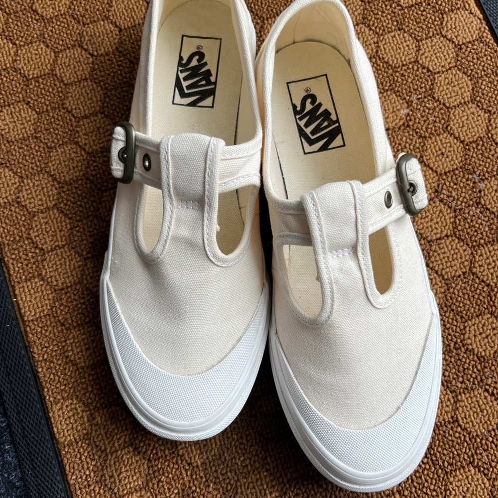 Vans Off-White Buckle Slip-On Shoes ** SEE DESCRIPTION FOR SIZE**